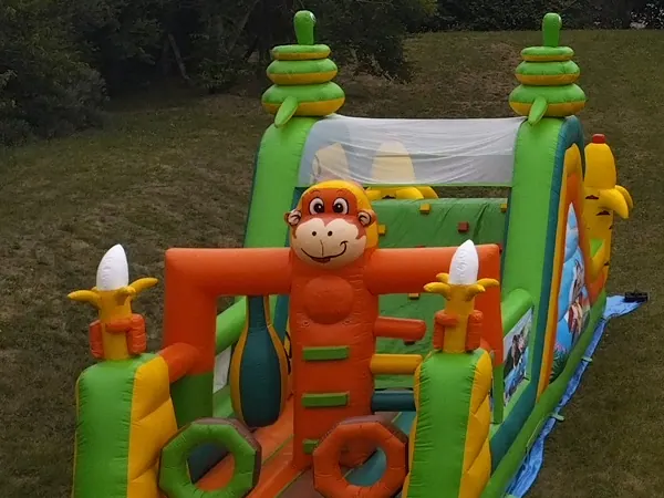 Le Parcours Jungle — structure gonflable à louer en Bretagne